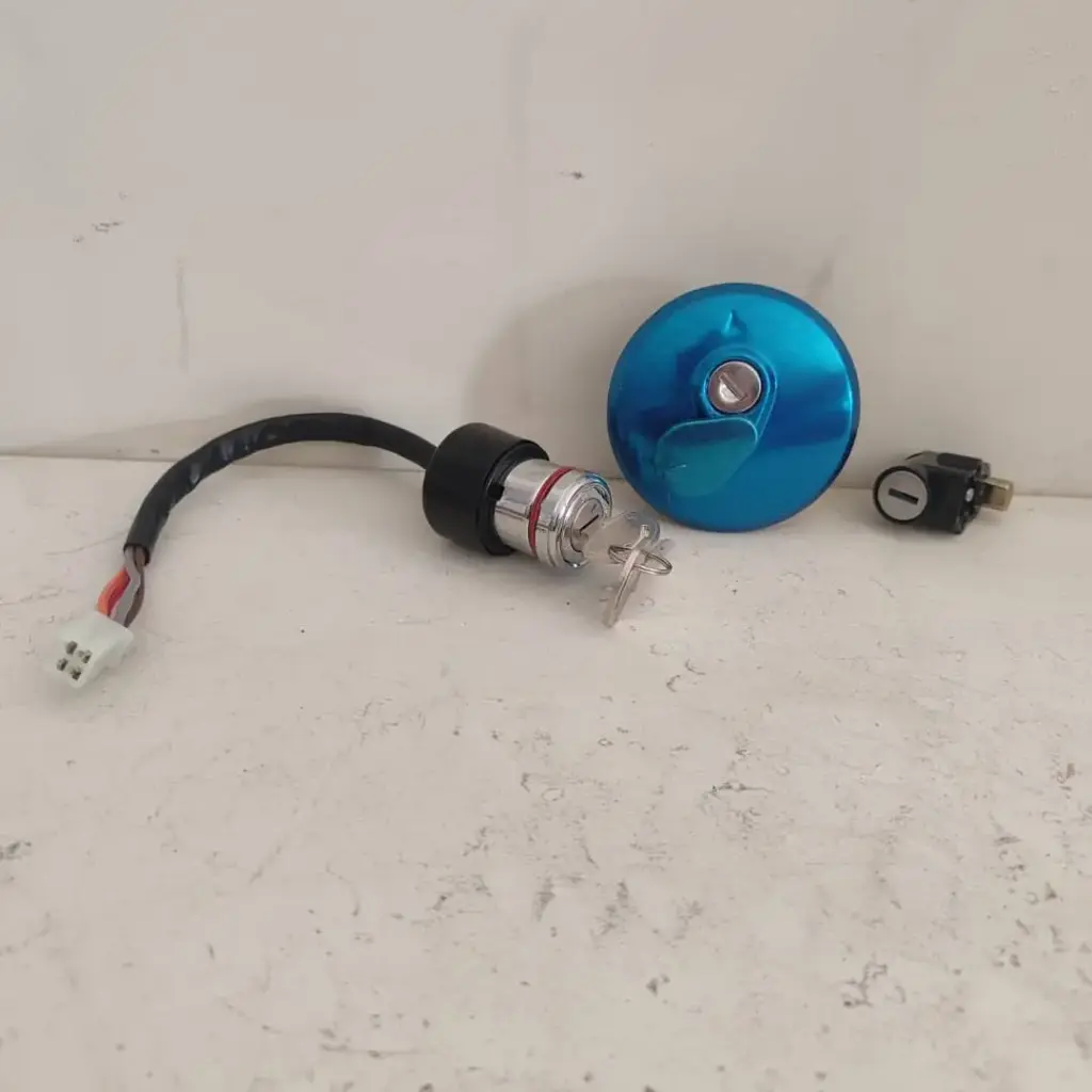 KIT TAPA DE TANQUE, CHUCHO Y CIERRE DE TIMON C/ LLAVE  VIKING-GN 125F (43310)